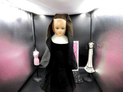17'' 1930S COMPOSITION MADAME ALEXANDER NUN DOLL, BLACK WOOL HABIT ,HEADPIECE, WHITE COLLAR  #817